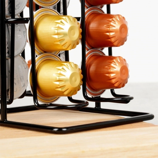 Kompaktowy design oszczędza miejsce na blacie