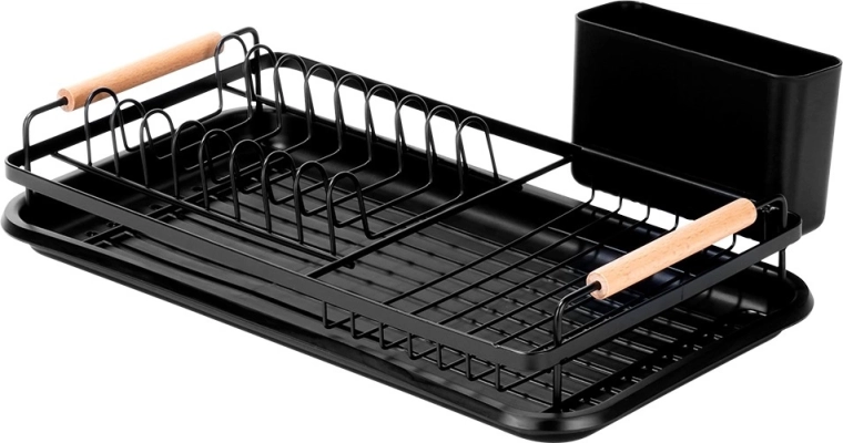 Solidna metalowa konstrukcja i drewniane uchwyty