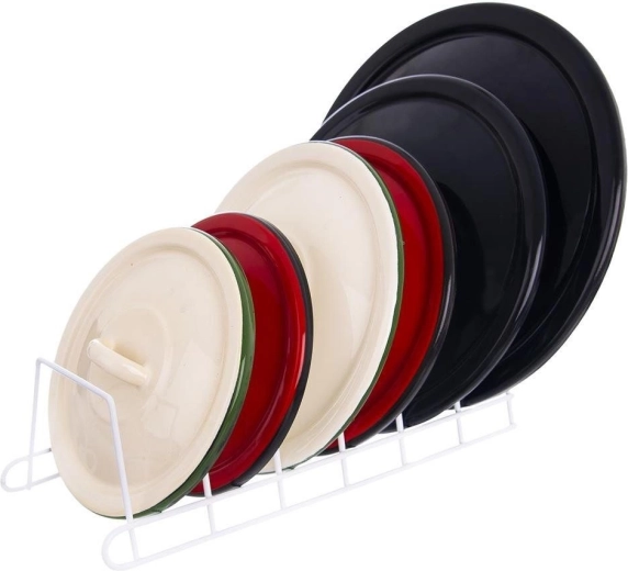 Wytrzymała metalowa konstrukcja w białym kolorze