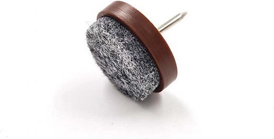 Filcowe podkładki z gwoździkiem do ochrony podłóg 20 mm, brązowe (8 szt.)