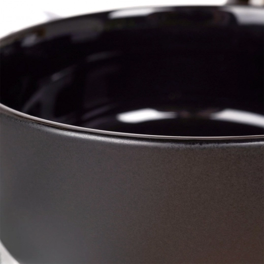 Elegancki kontrast: mat na zewnątrz, połysk wewnątrz