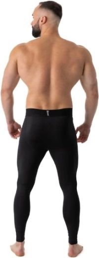 Szeroki pas i płaskie szwy