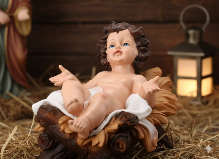 Figurka Dzieciątka Jezus w żłóbku z polyresinu 35 × 22 × 25 cm