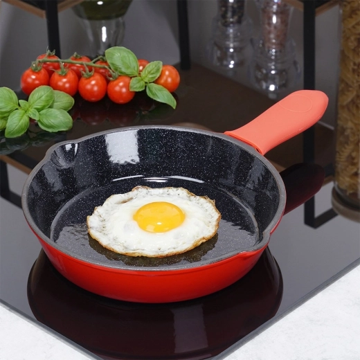 Równomierne smażenie i długie magazynowanie ciepła