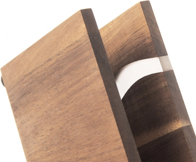 Naturalne drewno akacjowe z żywicą