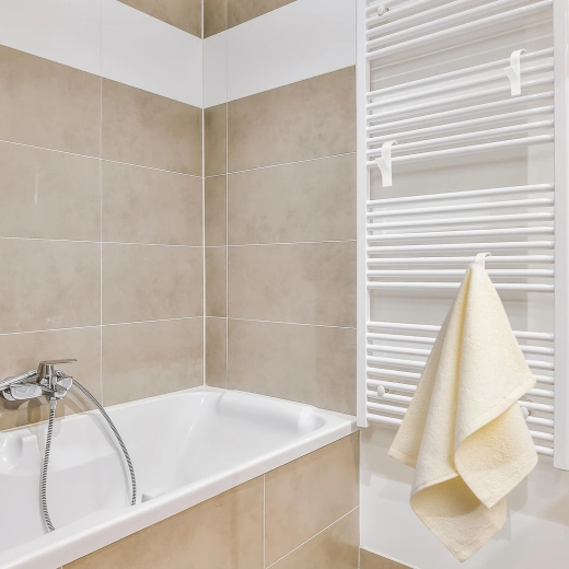 Porządek przy grzejniku i w łazience