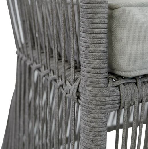 Ażurowy rattanowy splot o nowoczesnym wyglądzie