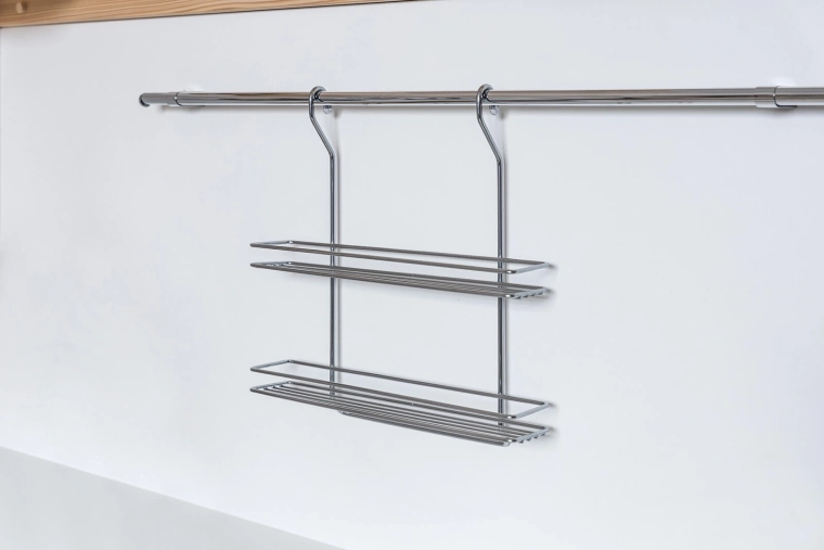 Solidna chromowana konstrukcja