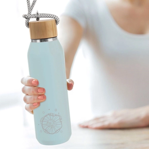 Antypoślizgowa powierzchnia i szeroki wlew