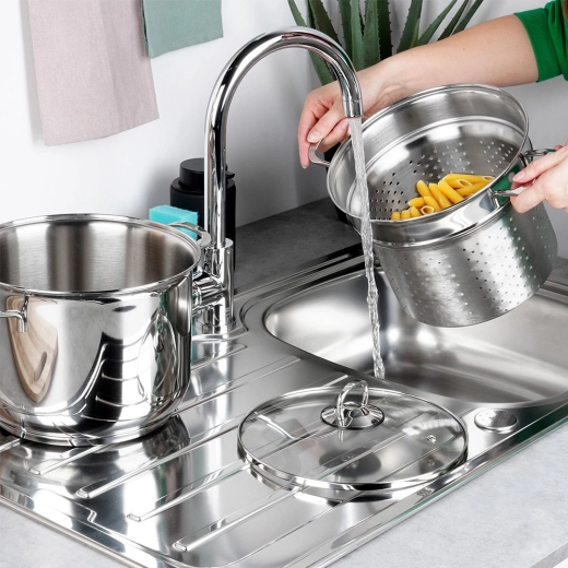 Gotuj i odcedzaj bez dodatkowego durszlaka