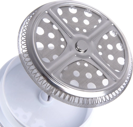 Czysty napój dzięki drobnemu stalowemu sitku