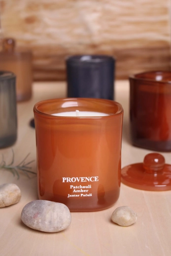 Świeca zapachowa w szkle Provence paczula i bursztyn 25 godzin