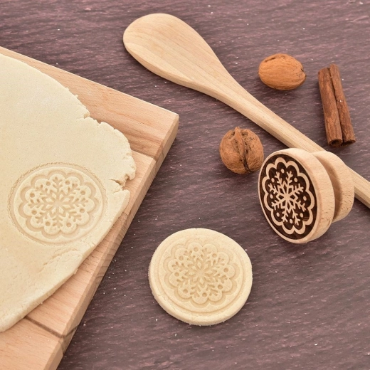 Delikatny i wyraźny odcisk śnieżynki