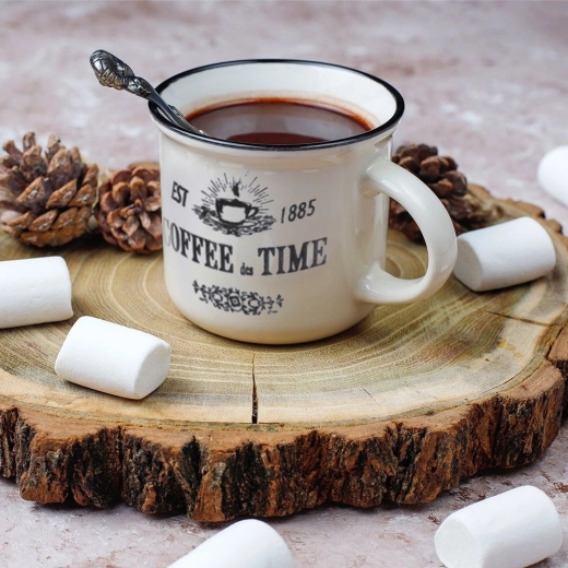 Kompaktowa pojemność 160 ml do espresso i flat white