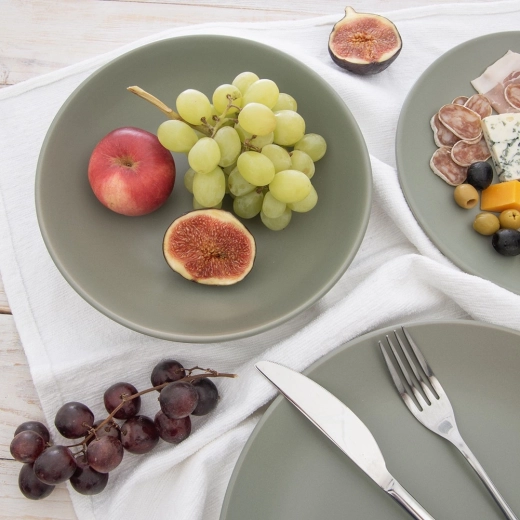 Głęboki kształt dla wygodnego serwowania