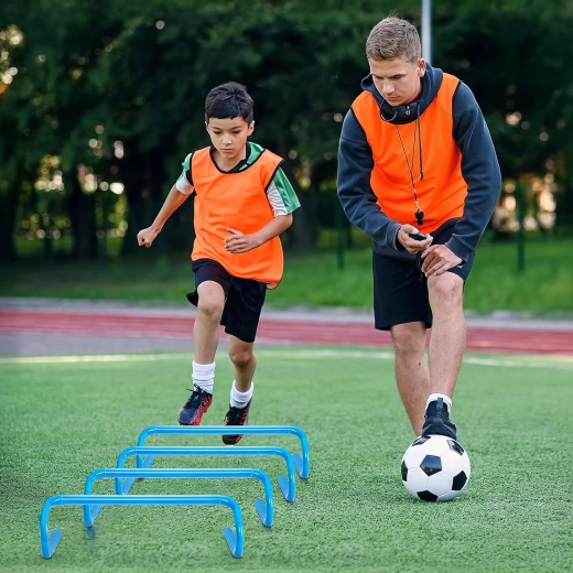 Mini‑płotki i pachołki do dynamicznych ćwiczeń