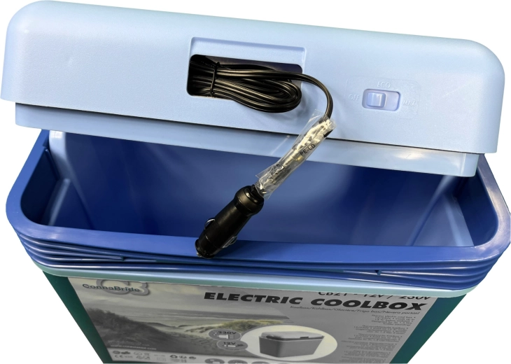 Zasilanie 12/230 V i praktyczny schowek na kabel