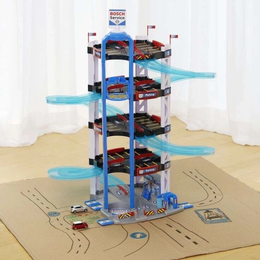 Pięć pięter wyścigowej zabawy