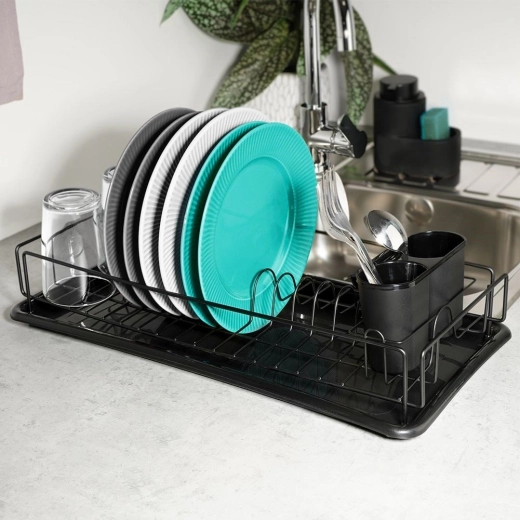 Solidna metalowa konstrukcja i przemyślany układ