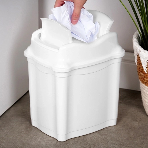 Uchylna pokrywa dla wygodnego i higienicznego użytkowania