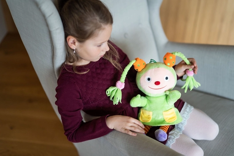 Pluszowa Fanynka z Kouzelné školky 30 cm