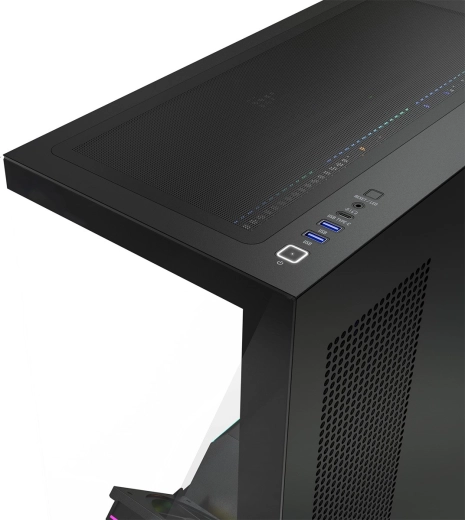 Nowoczesny panel I/O i przemyślany airflow