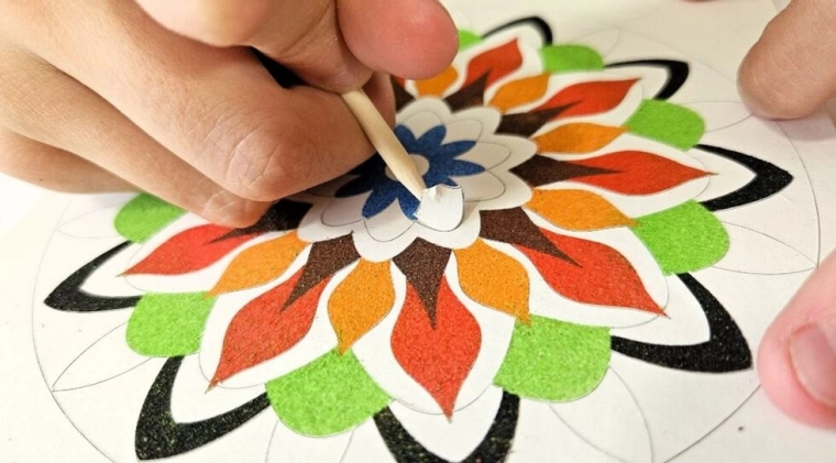 Samoprzylepna mandala do precyzyjnego i łatwego tworzenia
