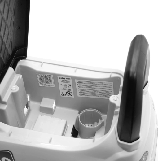 Schowek pod siedzeniem