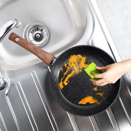 Ergonomiczny uchwyt z dekorem drewna i łatwe czyszczenie