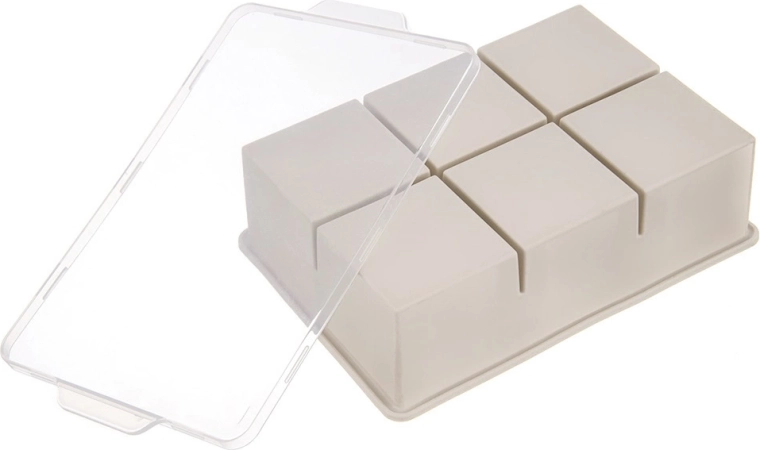 Łatwe wyjmowanie dzięki elastycznemu silikonowi