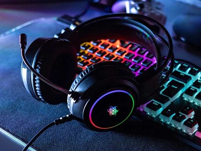 Podświetlenie RGB i czysta komunikacja