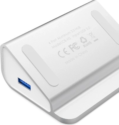 4× USB 3.0 z jednego USB-A