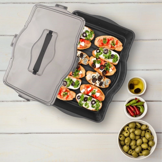 Duża pojemność na ciasta i przekąski