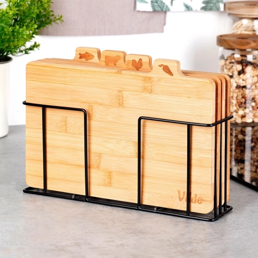 Stabilny metalowy stojak oszczędza miejsce