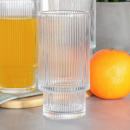 Wytrzymałe szkło i stabilne dno