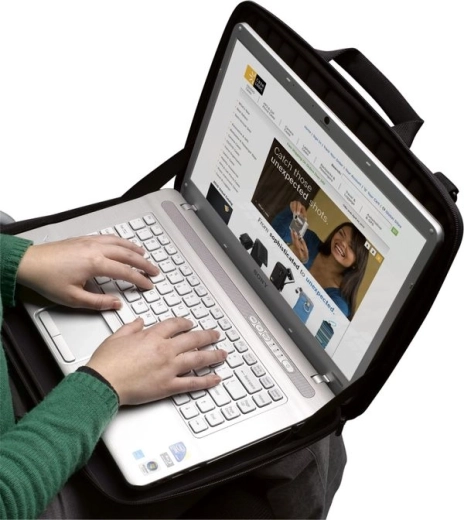Używaj laptopa bezpośrednio w etui