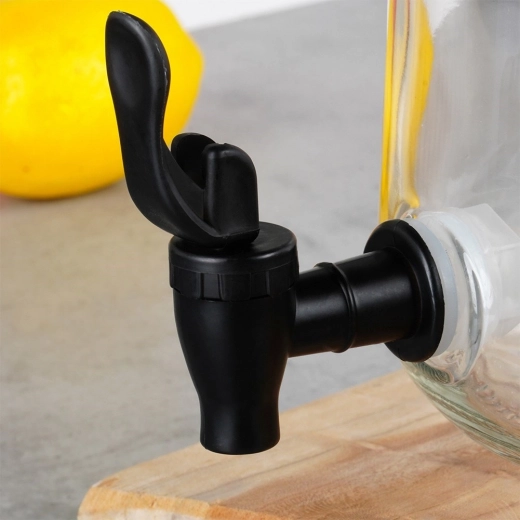 Wygodne nalewanie dzięki kranikowi