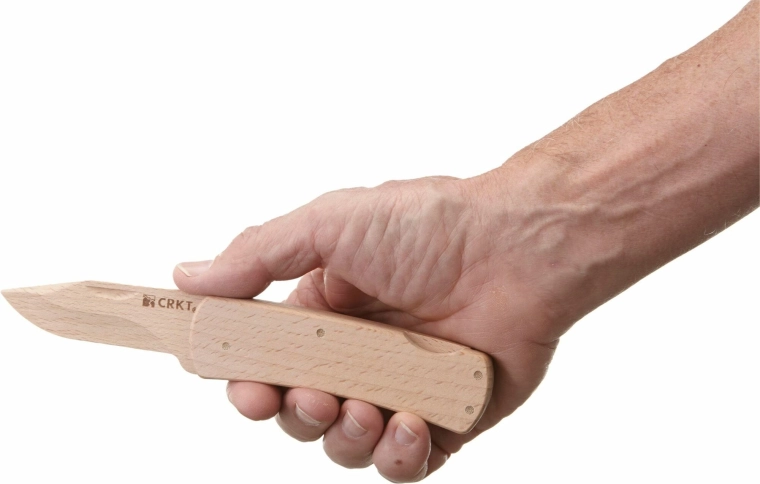 Bezpieczny, funkcjonalny model noża składanego