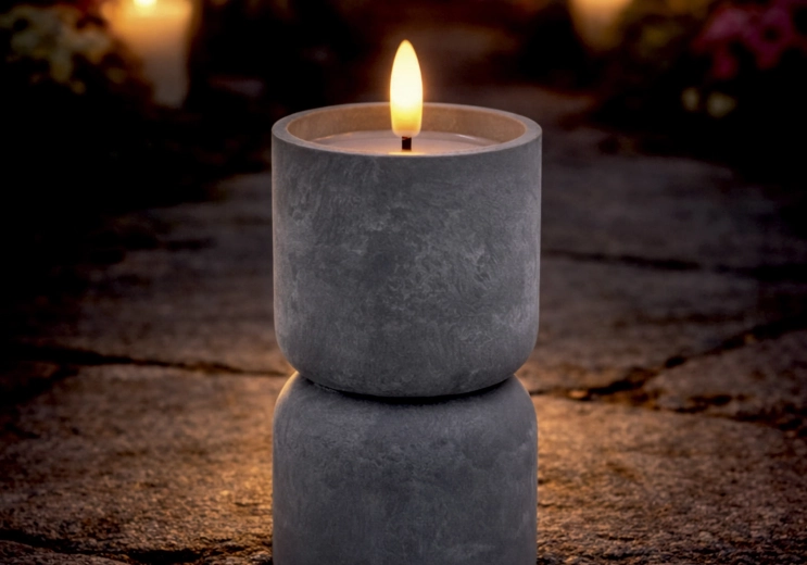 Świeca LED w kształcie klepsydry z efektem betonu 8 × 15 cm - 1 sztuka