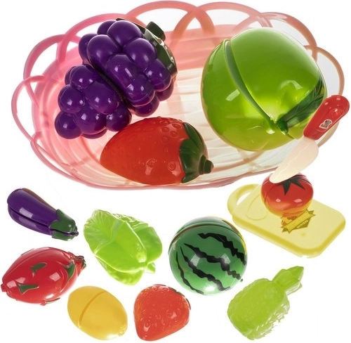 Zestaw owoców i warzyw do krojenia w koszyku z deską i nożem