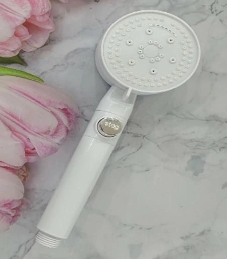 Biała słuchawka prysznicowa