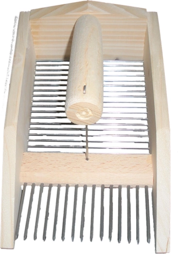 Zbierak do borówek z drewna i stali nierdzewnej