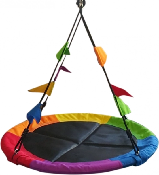 Huśtawka bocianie gniazdo z kolorowymi flagami dla dzieci