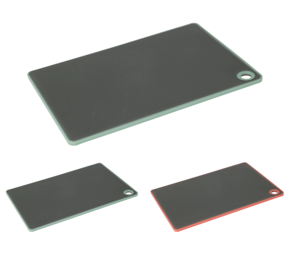 Plastowa deska do krojenia z podwyższonym rantem 23 × 16 cm