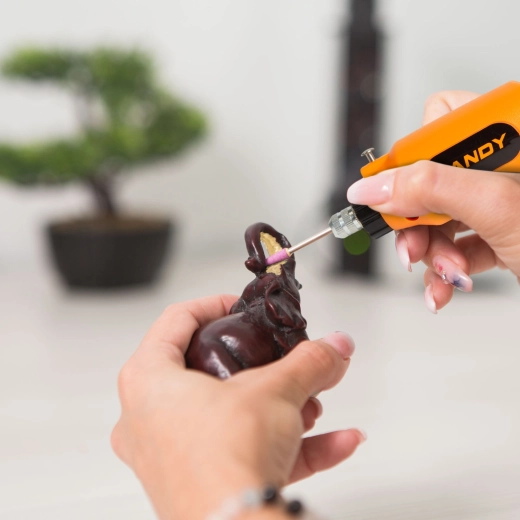 Elektryczna mini wiertarka, szlifierka i polerka Handy Drill z zestawem 78 elementów