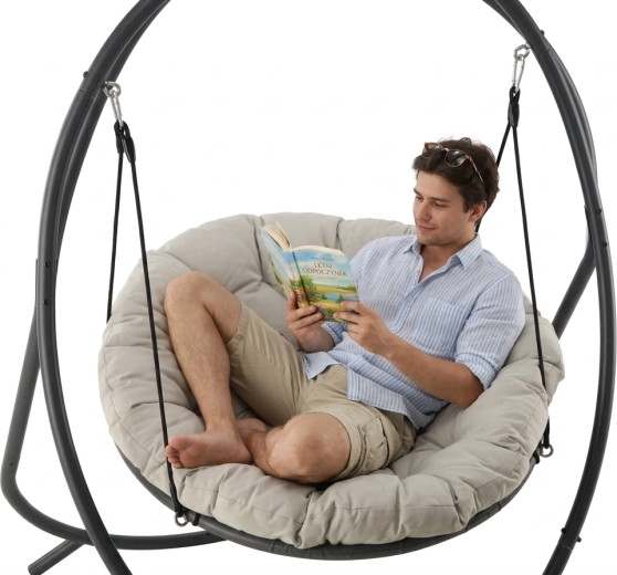 Wiszący fotel na patio z beżową poduszką i szarą stalową ramą 115,5 × 140 × 167,5 cm