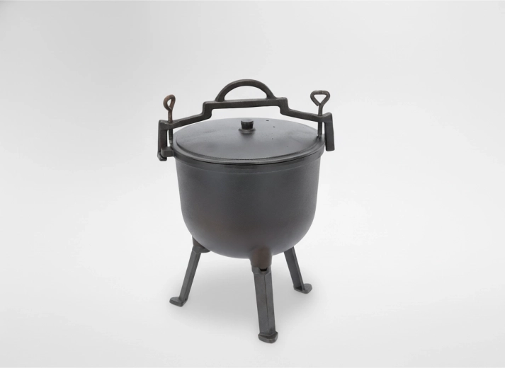 żelazny myśliwski kociołek 11 l z pokrywką i nóżkami