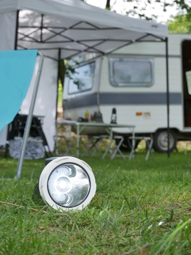 Latarka LED ładowana z USB‑C i bocznym światłem COB 400 lm