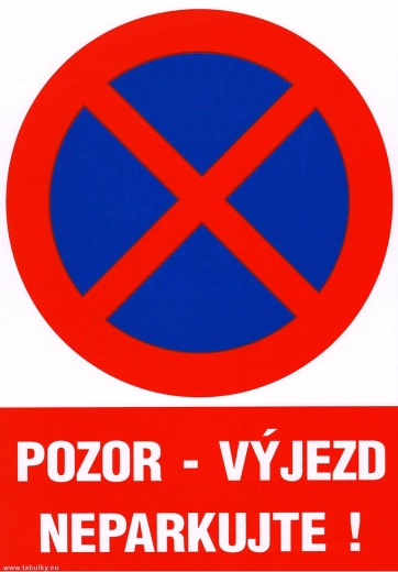 Samoprzylepna tabliczka Uwaga wyjazd – Nie parkować, A4 (210 × 297 mm)