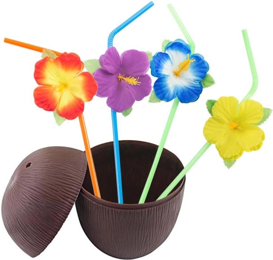 Kubek w kształcie kokosa z kwiatową słomką